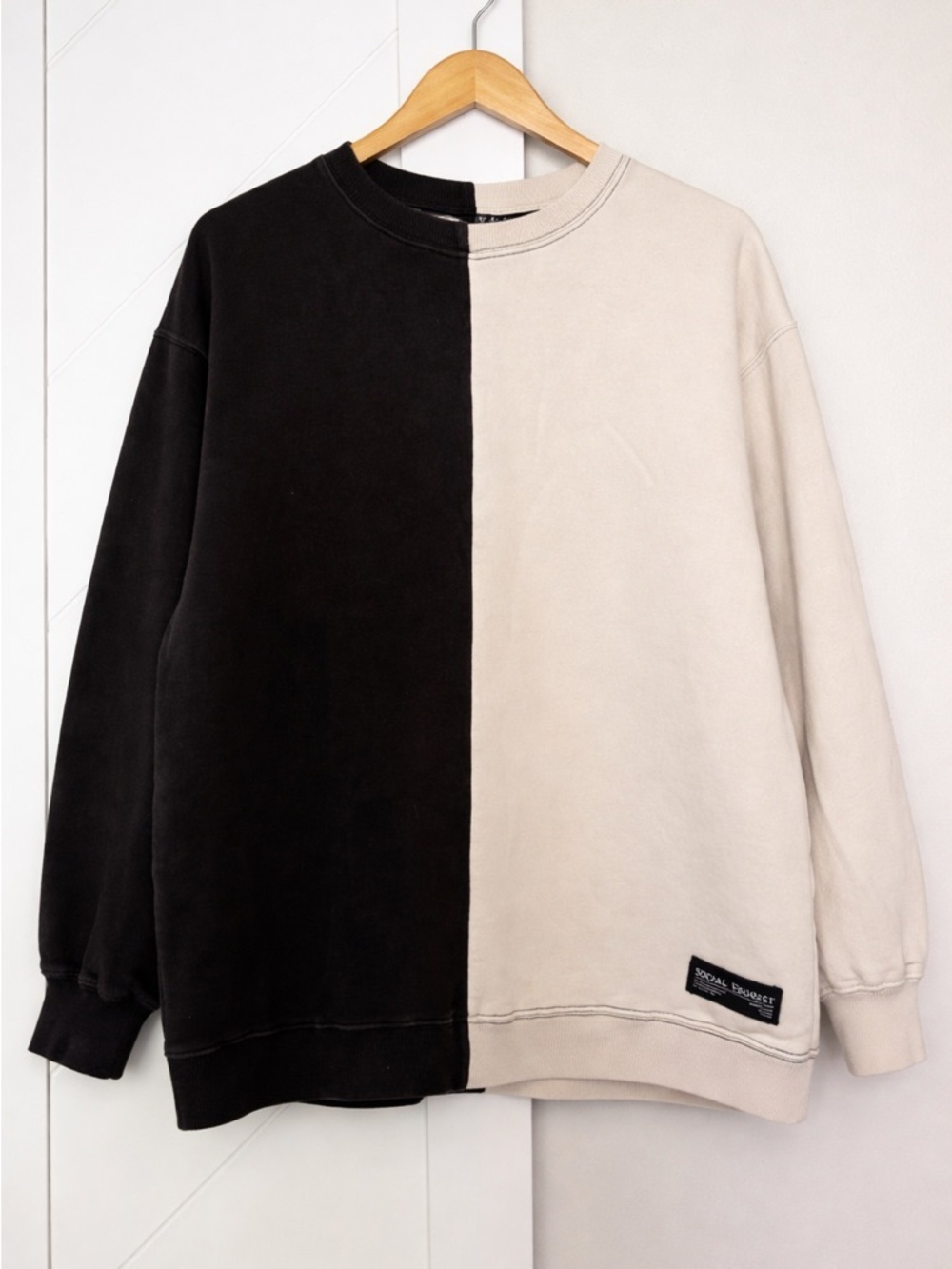 Social Tourist Colorblock Crewneck Sweatshirt Black Tan Small